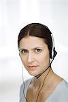 Frau tragen Headsets, Blick in die Kamera, Porträt