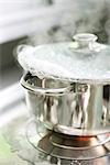 Casserole bouillante sur