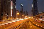 Vue de nuit de Sheikh Zayed Road, Dubai, Émirats arabes, Moyen Orient
