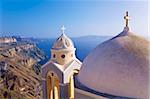 Église orthodoxe grecque à Fira, Santorini (Thira), Iles des Cyclades, mer Égée, îles grecques, Grèce, Europe