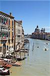 Der Canal Grande und die gewölbte Santa Maria Della Salute, Venedig, UNESCO World Heritage Site, Veneto, Italien, Europa