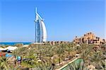 Burj Al Arab gesehen von der Madinat Jumeirah Hotel, Jumeirah Beach, Dubai, Vereinigte Arabische Emirate, Naher Osten