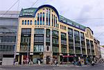 Le Hackescher Markt (marché de Hacke) et la célèbre Cour Hackesche Hofe, Berlin, Allemagne, Europe