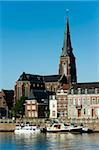 St. Maartenskerk (Kirche St. Martin) auf den Fluss Maas, Maastricht, Limburg, Niederlande, Europa