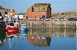 Pêche des bateaux dans le port de Padstow, estuaire de Camel, North Cornwall, Angleterre, Royaume-Uni, Europe