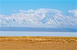 Paysage d'hiver dans la réserve de biosphère de neige couverte de montagnes, le lac Khar US Nuur, Province de Khovd, Mongolie, Asie centrale, Asie