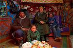 Peuple mongol nomade en hiver, la Province de Hovd, la Mongolie, l'Asie centrale, Asie