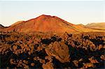 Volcan au coucher du soleil, Lanzarote, Canary îles, Espagne, Europe