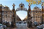 Entrée du parc et l'Arc de Triomphe, Paris, France