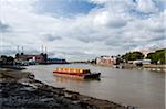 Frachtschiff auf River Thames, Vauxhall, London, England