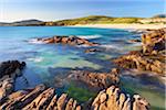 Côtes escarpées le long de son de Taransay, Isle of Harris, Hébrides extérieures en Écosse