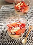 Panacotta mit Erdbeeren und Mandeln