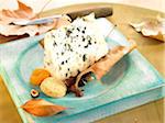 Portion of roquefort and dried fruit