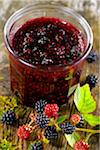 Pot de confiture de blackberry