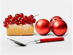 Rote Johannisbeere einzelne Protokoll Kuchen und rot Weihnachtsbaum Weihnachtskugel