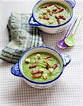 Crème de soupe aux pois pour les enfants