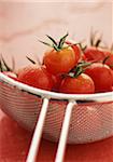 Tomates dans une passoire