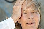 Senior Woman, Kopf, Augen geschlossen halten