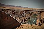 Navajo Bridge überqueren den Colorado River s Marble Canyon in der Nähe von Lee s Fähre, Arizona, USA