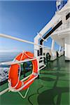 Bouée de sauvetage sur la balustrade de l'expédition Arctique de bateau, la mer du Groenland,