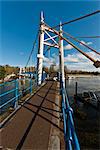 Pont suspendu à l'écluse de Teddington, la limite de marée de la rivière Thames.