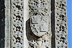 Eleanor Cross Issoire. Détail du Bouclier du côté est.