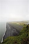 Plage de sable noir, péninsule de Dyrhólaey, Islande
