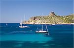 Blick über Bucht zum Schloß, Cabrera Insel, Nationalpark Cabrera-Archipel, Mallorca, Balearen, Spanien, Mediterranean, Europa