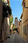 Narrow back street, St. Tropez, Var, Provence, Cote d'Azur, France, Europe