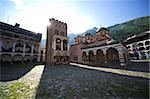 Courtyard, église de la Nativité et de la tour de Hrelyo, monastère de Rila, patrimoine mondial UNESCO, niché dans le montagnes de Rila, Bulgarie, Europe