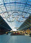 Gare internationale de St Pancras, anneaux olympiques et les Trains Eurostar, Londres, Angleterre, Royaume-Uni, Europe