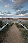 Les étapes de Holkham Gap à la baie de Holkham, Norfolk, Angleterre, Royaume-Uni, Europe