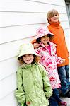 3 enfants en plein air