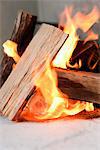Nahaufnahme der Verbrennung von Brennholz