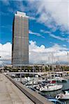 Mapfre Tower et le port olympique, Barcelone, Catalogne, Espagne, Europe