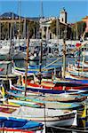 Bateaux colorés dans Port Lympia, Quartier du Port, Nice, Alpes Maritimes, Provence, Côte d'Azur, French Riviera, France, Méditerranée, Europe