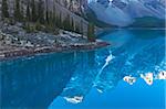 Reflets dans la Moraine Lake, Banff National Park, UNESCO World Heritage Site, Alberta, Rocky Mountains, Canada, Amérique du Nord