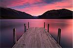 Coucher de soleil sur le Lac Rotoiti dans le Parc National de Nelson Lakes, île du Sud, Nouvelle-Zélande, Pacifique