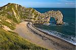 Fin d'après midi sur les falaises surplombant Durdle Door, Côte Jurassique, patrimoine mondial de l'UNESCO, Dorset, Angleterre, Royaume-Uni, Europe