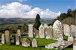 Spektakuläre Ausblicke auf Exmoor aus dem Friedhof an der Selworthy Kirche, Exmoor-Nationalpark, Somerset, England, Vereinigtes Königreich, Europa