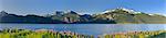 Voir toute Lutak Inlet vers la côte montagneuse et Mt. Villard, Haines, sud-est de l'Alaska, l'été