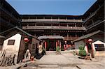 Cour et maison de temple de Shizelou au village de Gaobei, Yongding, Fujian, Chine