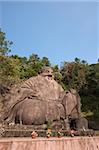 Fels-Skulptur von Laozi, Taoyuandong, Wuyi-Gebirge, Fujian, China