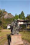 Statue von Zhu Xi am Gate Ansatz zum Wuyi Jingshe, Tianyoufeng, Fujian, China