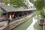 Überdachte Strandpromenade entlang des Kanals, Luzhi, China