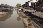 Restaurants am Kanal, Altstadt von Xitang, Zhejiang, China