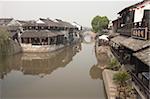 Restaurants am Kanal, Altstadt von Xitang, Zhejiang, China