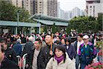 Gespickt mit Gläubigen nähert sich zum Wong Tai Sin Tempel in Hongkong, Chinesisches Neujahr