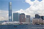 Gratte-ciels à l'ouest de Kowloon avec Tsimshatsui skyline au premier plan, Hong Kong