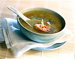 Suppe mit Garnelen und Ingwer